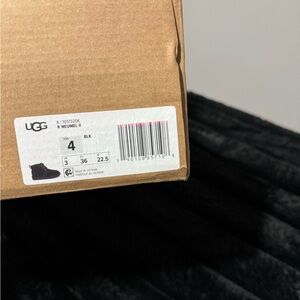 UGG Neumel II in Black size 4y
